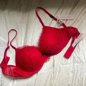 🍑NWT Victoria’s Secret Push-Up!!🍑
